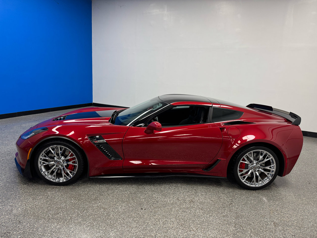 Used 2015 Chevrolet Corvette Z06 w/ 2LZ Preferred Equipment Group image 6