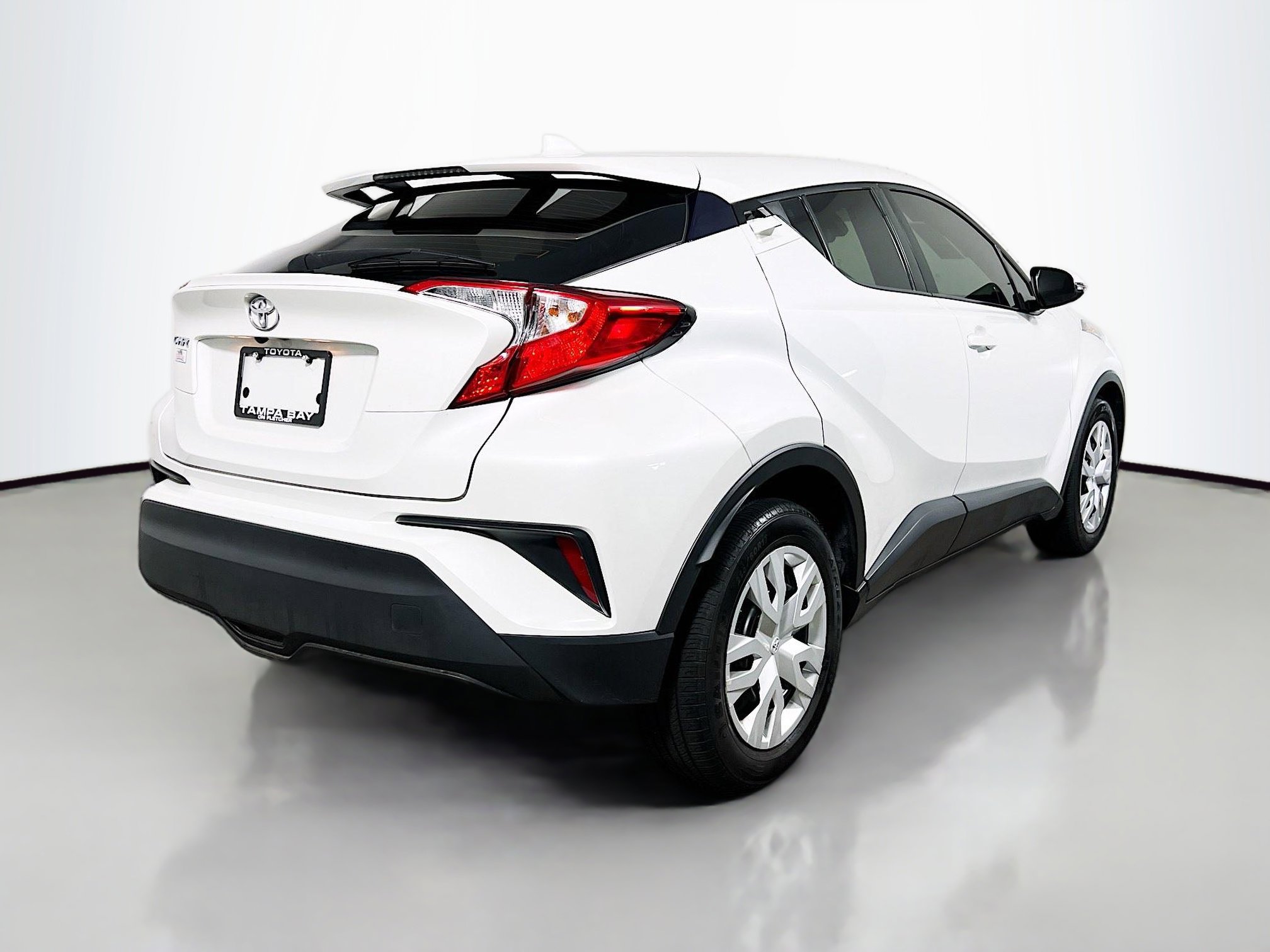 Used 2021 Toyota C-HR LE image 4