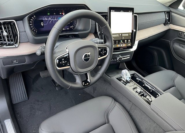 New 2026 Volvo XC90 B6 Plus w/ Protection Package Premier AWD/4WD image 14