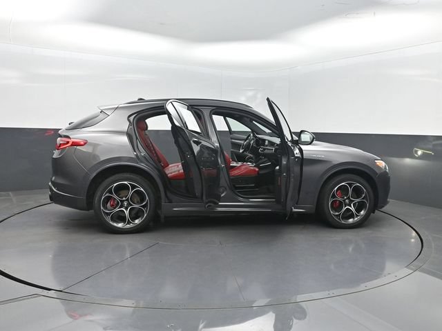 Used 2023 Alfa Romeo Stelvio Veloce AWD/4WD image 36