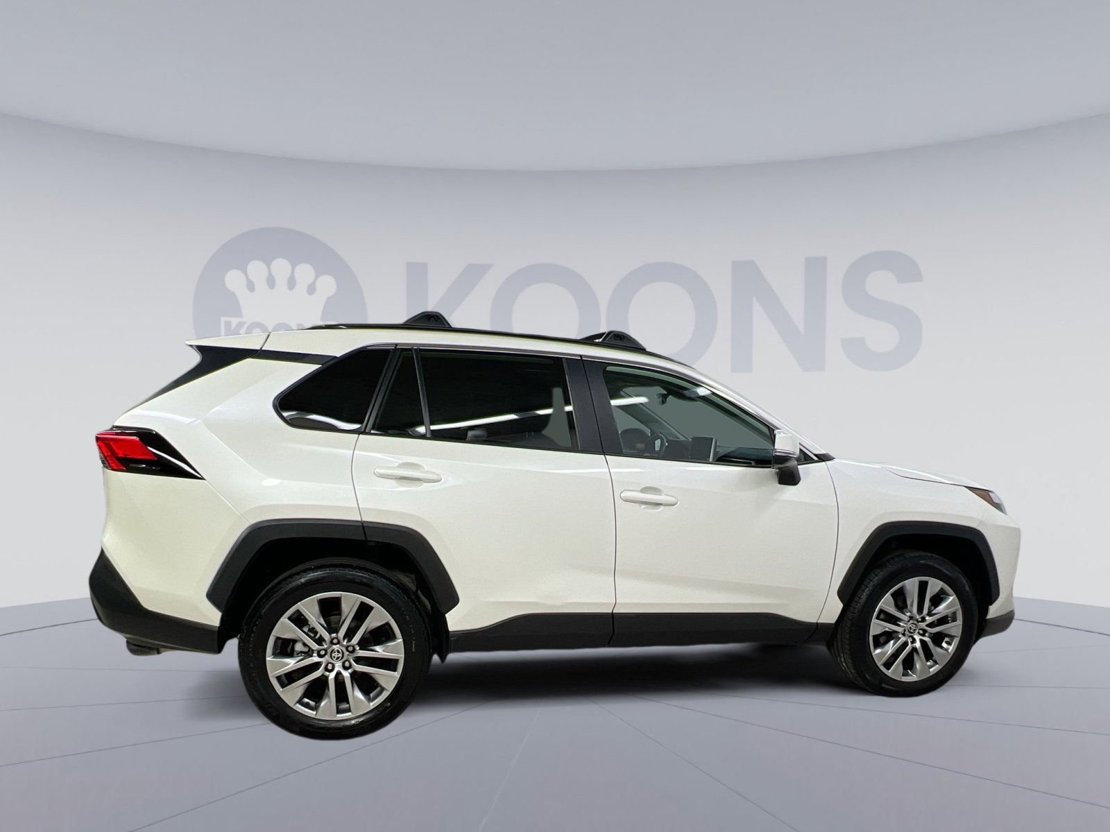 Used 2022 Toyota RAV4 XLE Premium image 13