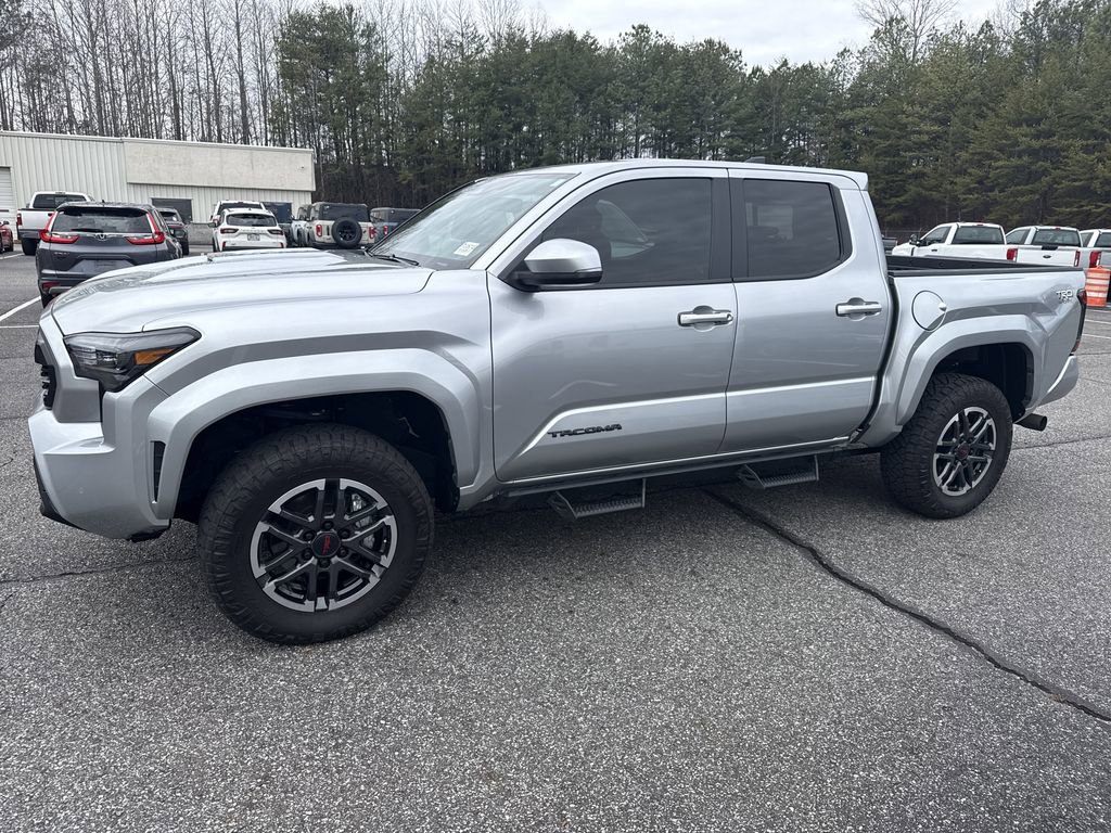 Used 2024 Toyota Tacoma TRD Sport w/ TRD Sport Upgrade Package image 4