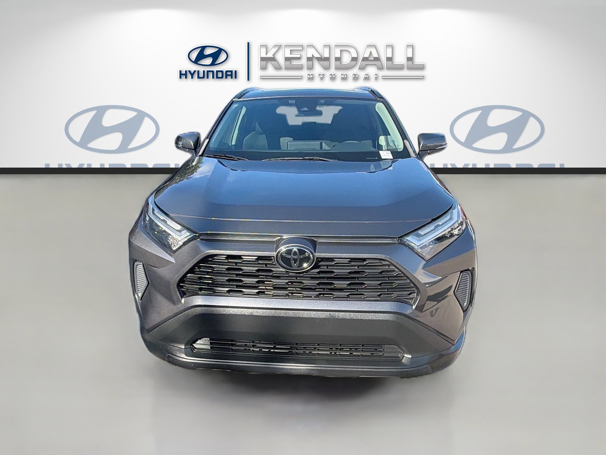 Used 2022 Toyota RAV4 XLE w/ Convenience Package FWD image 2