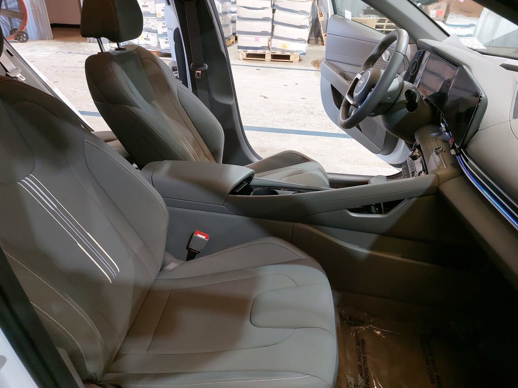 Certified 2025 Hyundai Elantra SEL image 10