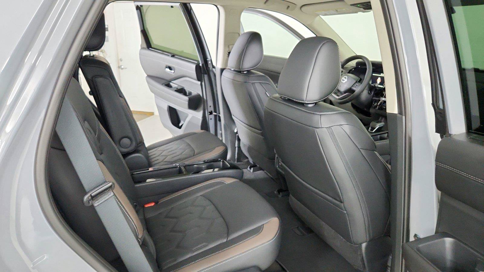 New 2026 Nissan Pathfinder Platinum AWD/4WD image 28