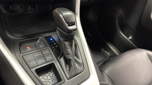 Used 2021 Toyota RAV4 XLE Premium AWD/4WD image 19