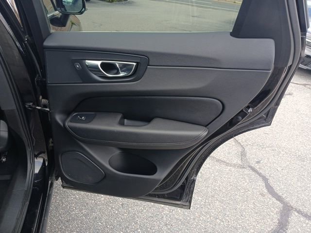 Used 2022 Volvo XC60 B5 Momentum w/ Advanced Package image 25