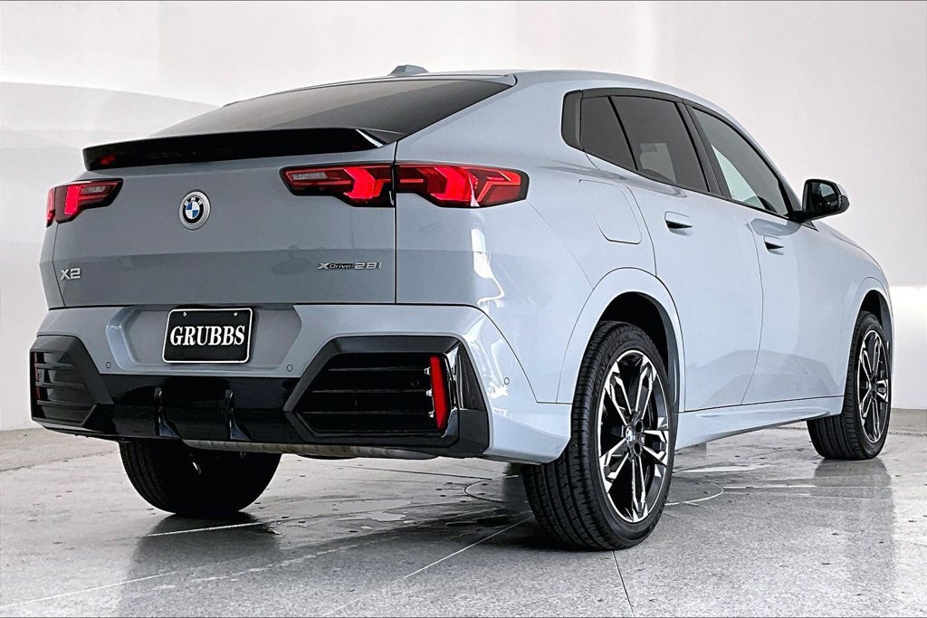 Used 2025 BMW X2 xDrive28i AWD/4WD image 13