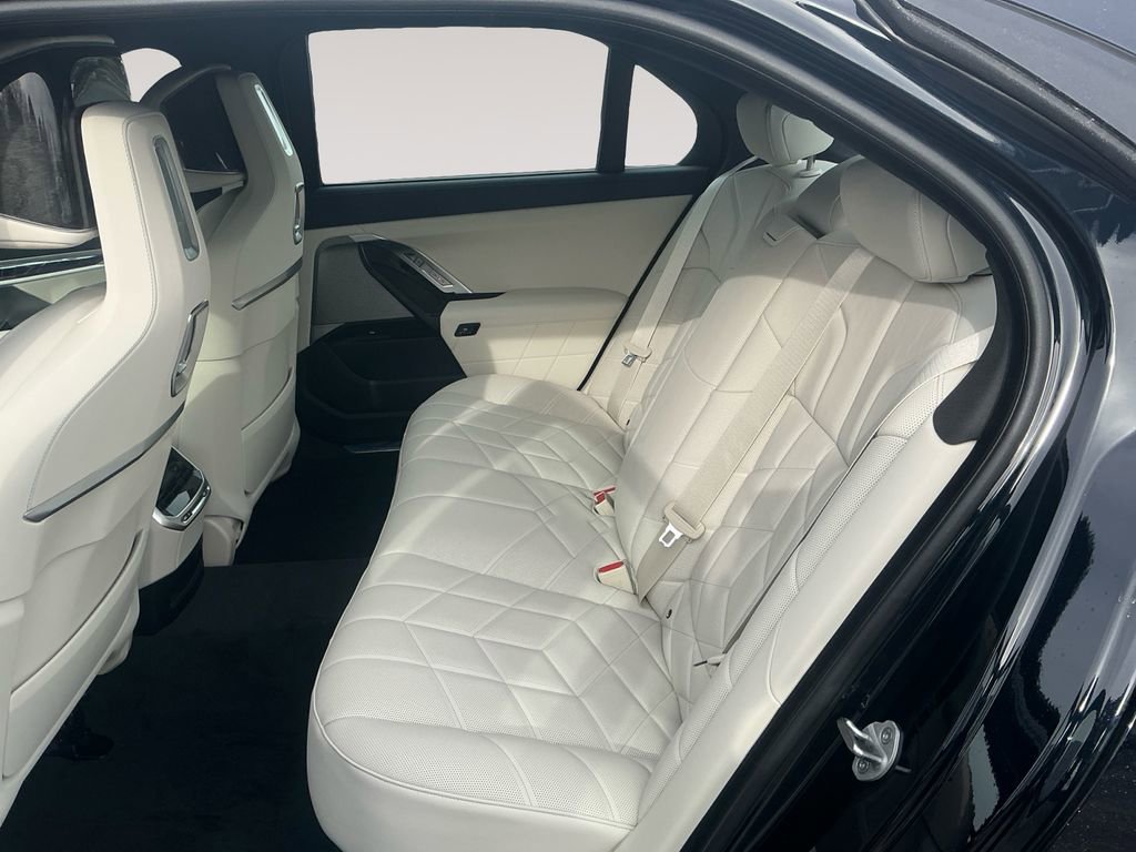New 2026 BMW 750e xDrive AWD/4WD image 13