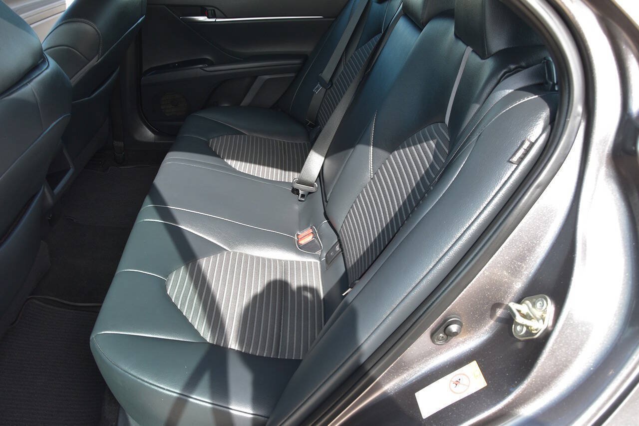 Used 2018 Toyota Camry SE FWD image 14