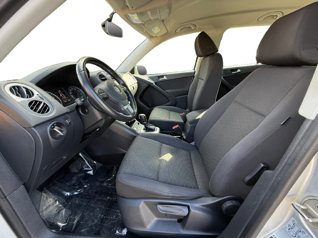 Used 2018 Volkswagen Tiguan Limited w/ Premium Package AWD/4WD image 9