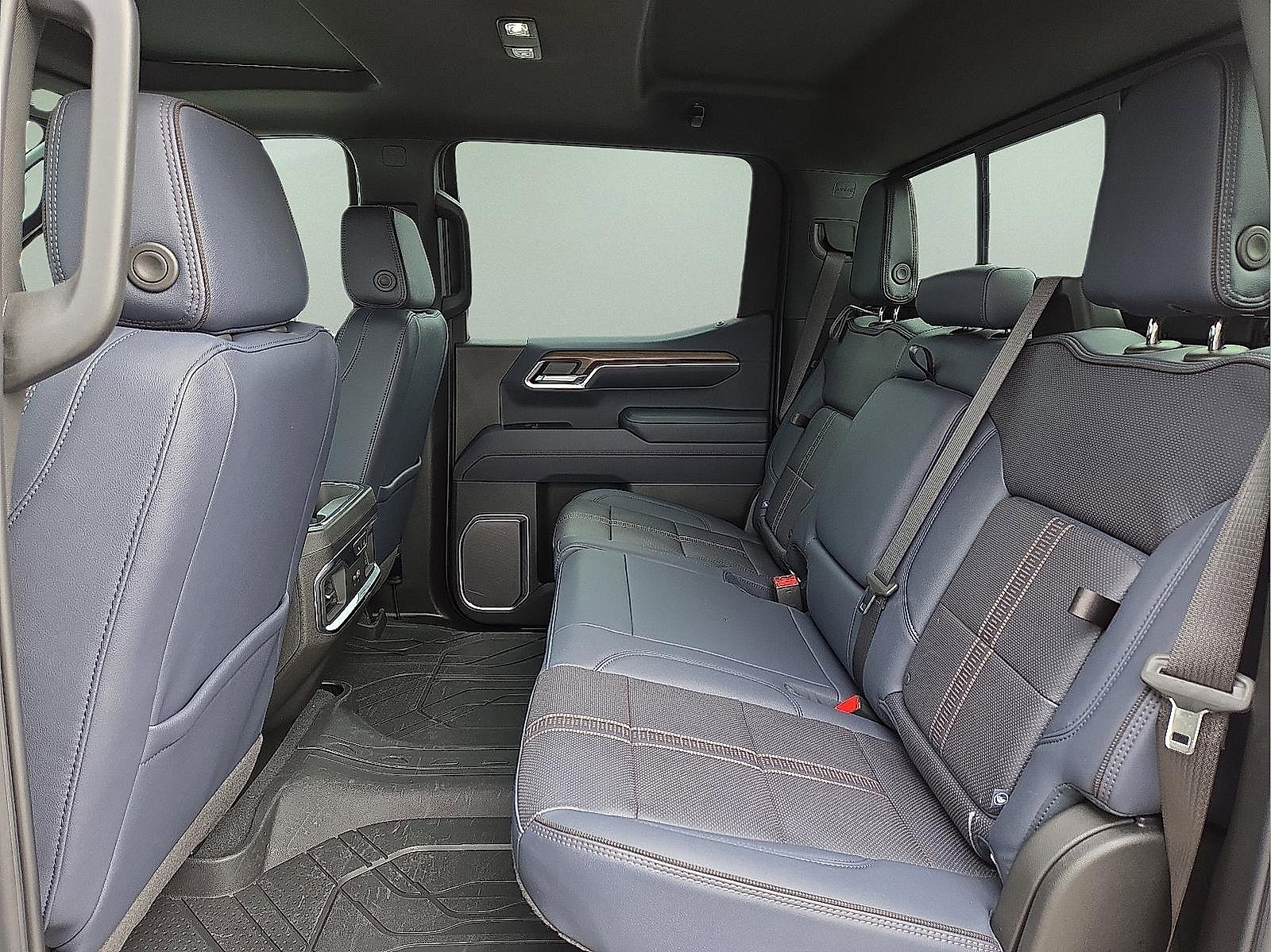 Used 2025 Chevrolet Silverado 1500 High Country image 10