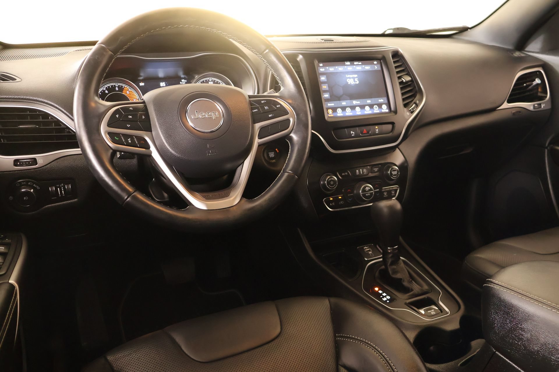 Used 2021 Jeep Cherokee Latitude Lux 80th Anniv w/ Quick Order Package 2YU 80th FWD image 2