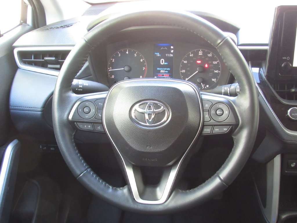 Used 2025 Toyota Corolla Cross LE AWD/4WD image 21