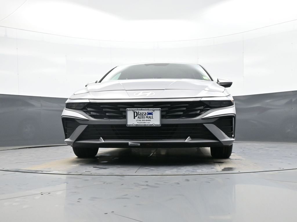 Certified 2025 Hyundai Elantra SE image 26
