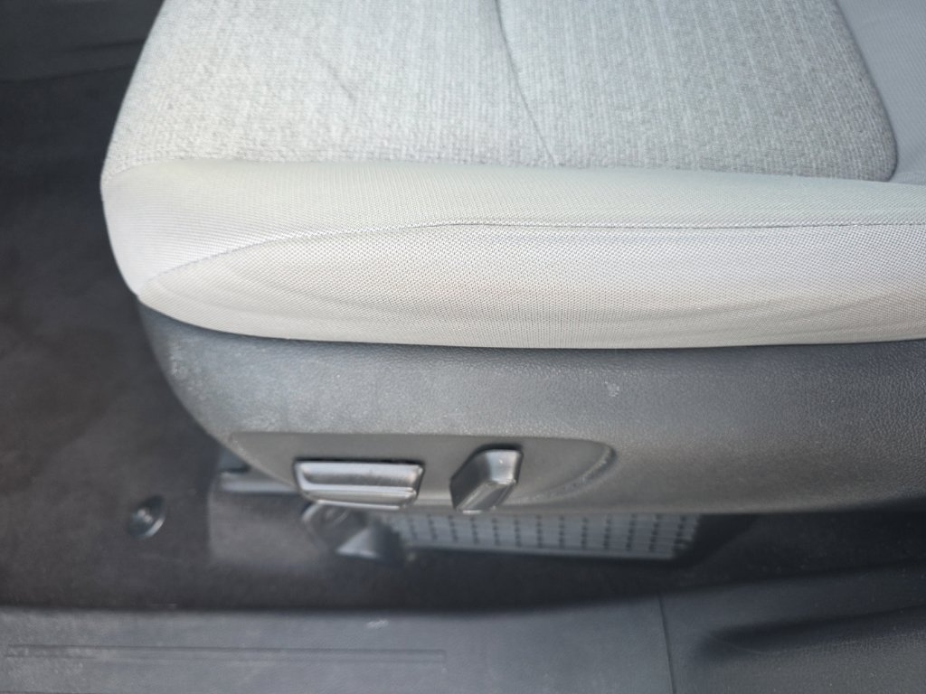 Certified 2025 Toyota Sienna LE FWD image 16
