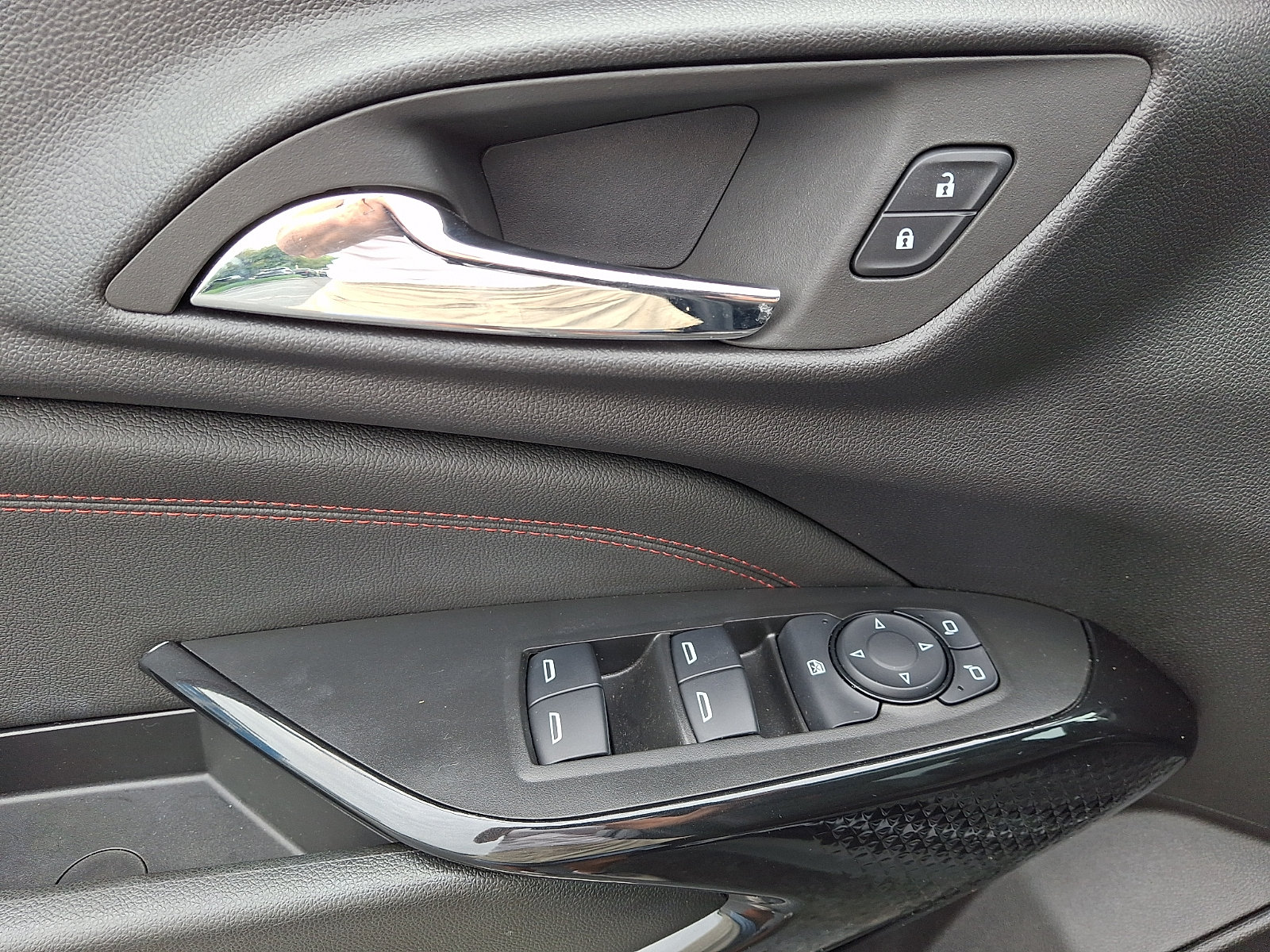 Certified 2026 Chevrolet Trax RS w/ Sunroof Package FWD image 12