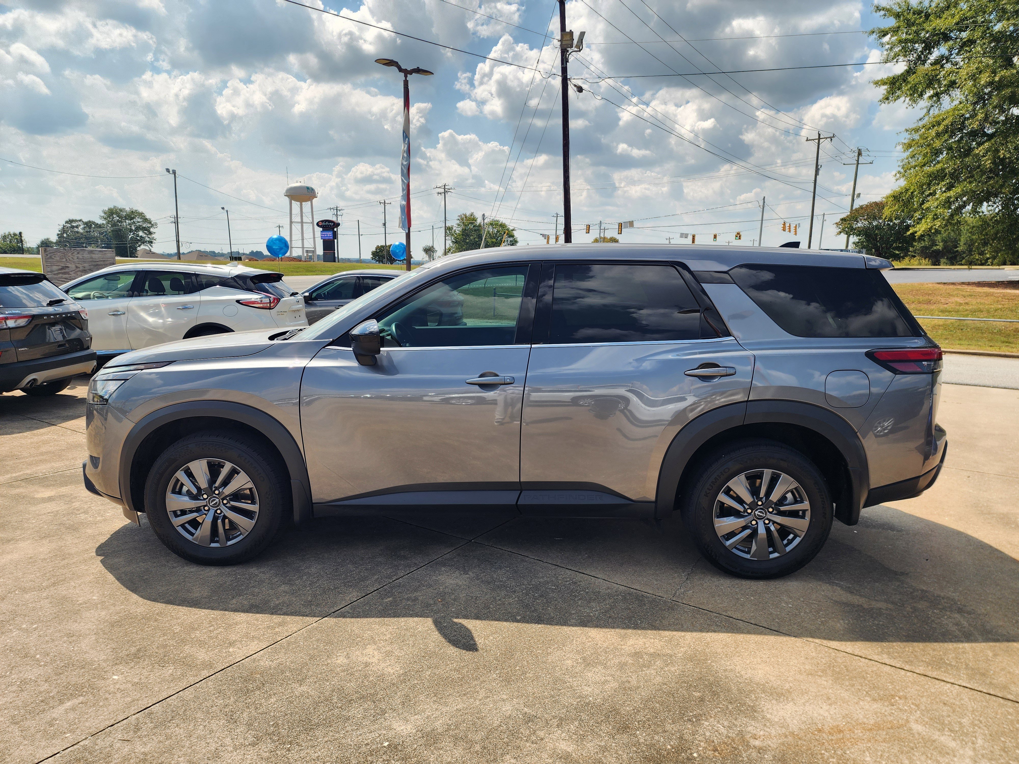 Used 2024 Nissan Pathfinder S image 8