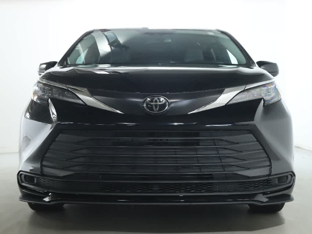 Certified 2026 Toyota Sienna LE AWD/4WD image 5