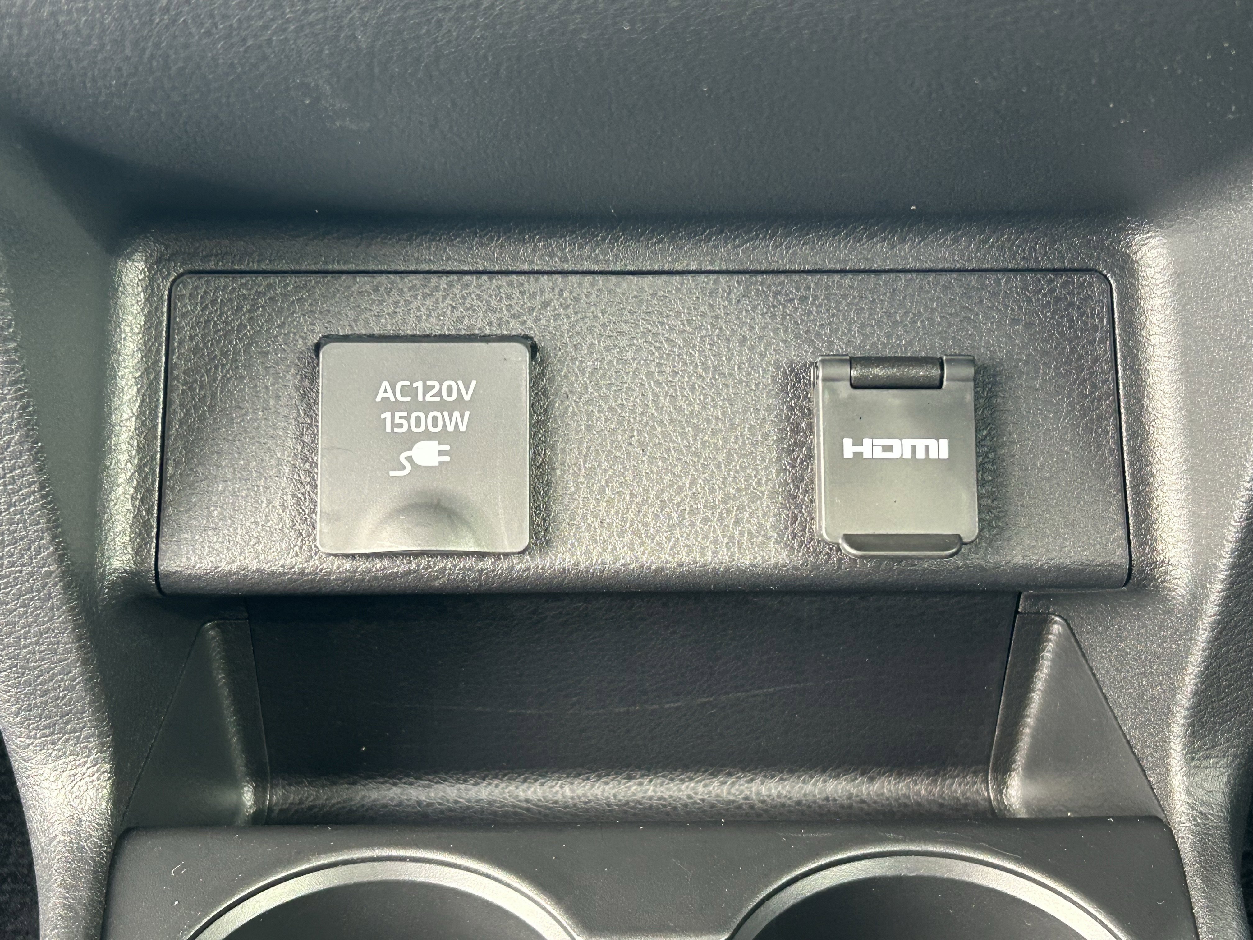 Used 2025 Toyota Sienna Limited image 20