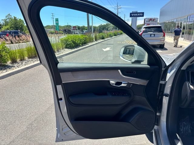 Certified 2025 Volvo XC90 B6 Plus AWD/4WD image 18
