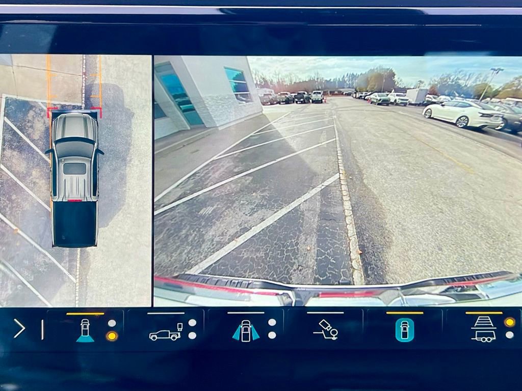 Used 2022 GMC Sierra 1500 AT4 w/ AT4 Premium Package image 9