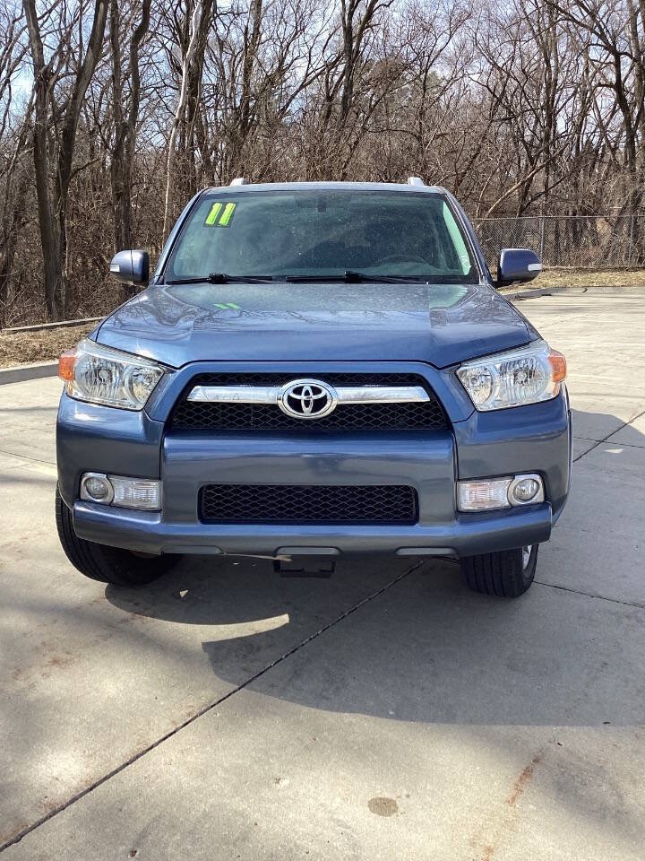 Used 2011 Toyota 4Runner Limited AWD/4WD image 3