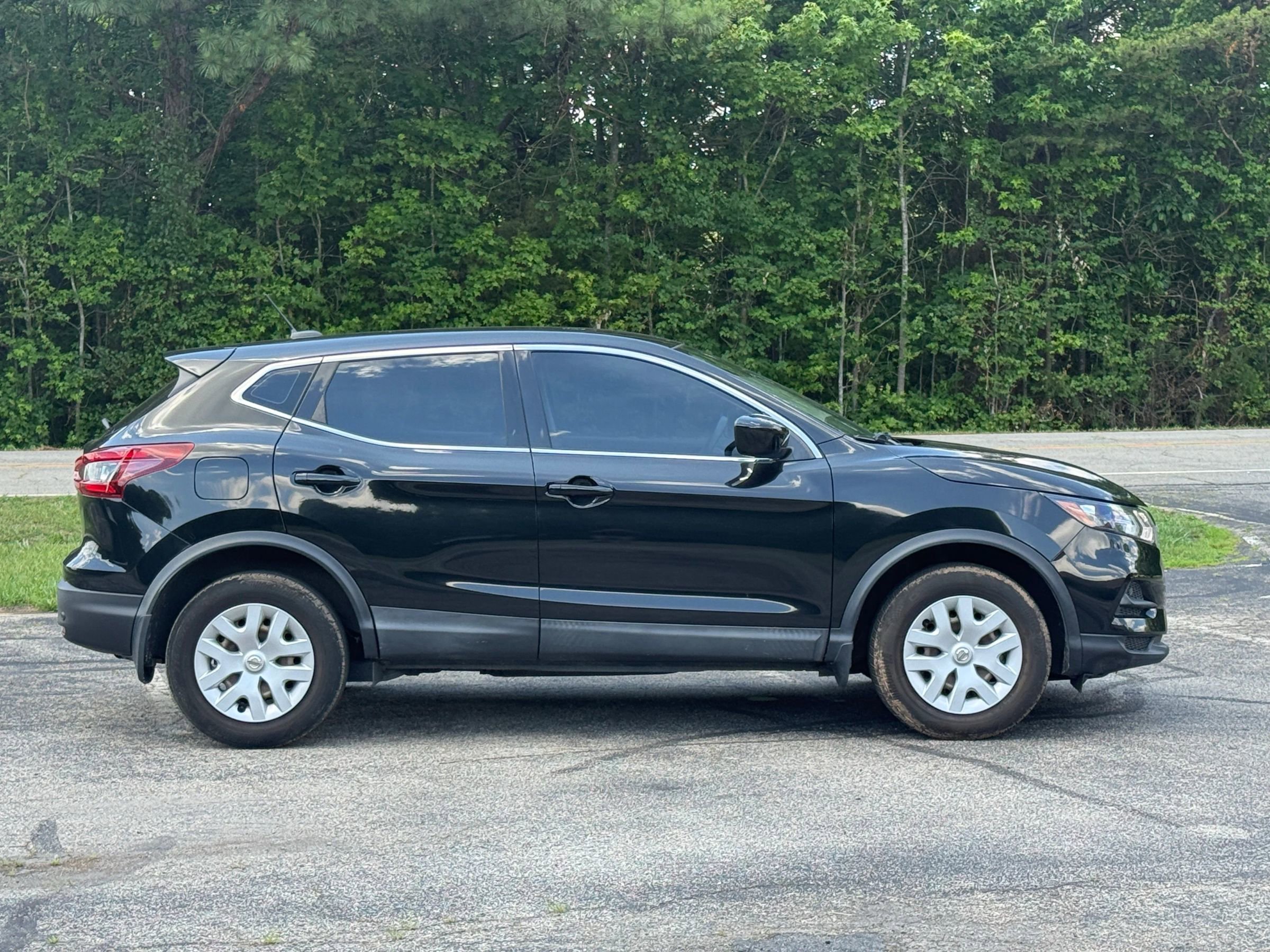 Used 2020 Nissan Rogue Sport S FWD image 3