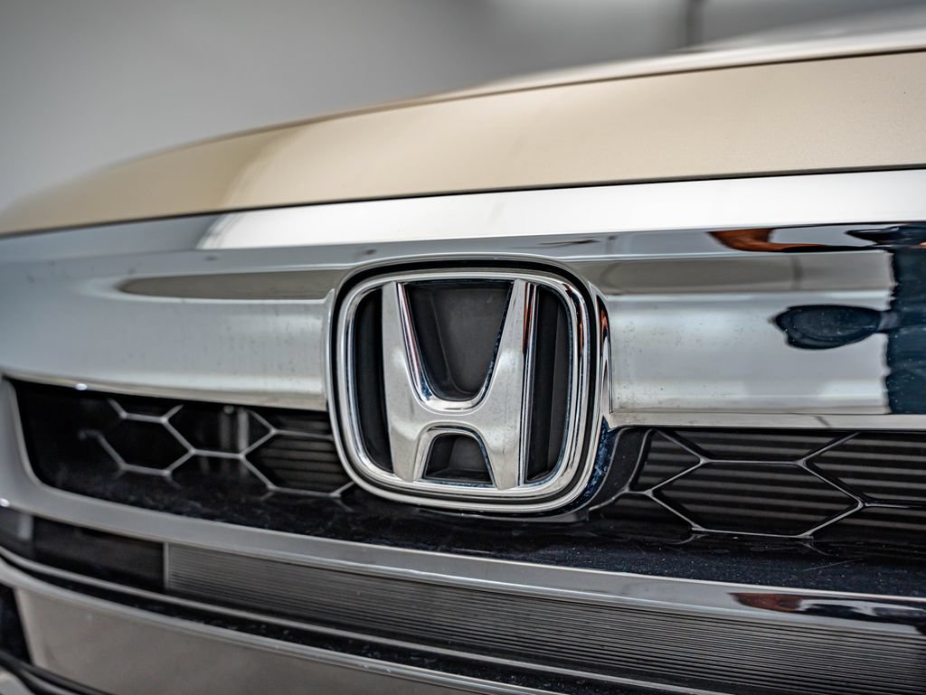 Used 2018 Honda Accord Touring image 12
