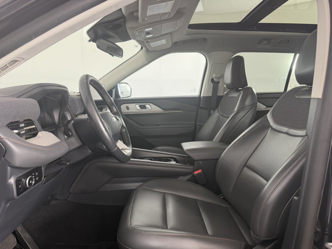 Used 2025 Ford Explorer Active w/ Active Comfort Package AWD/4WD image 18