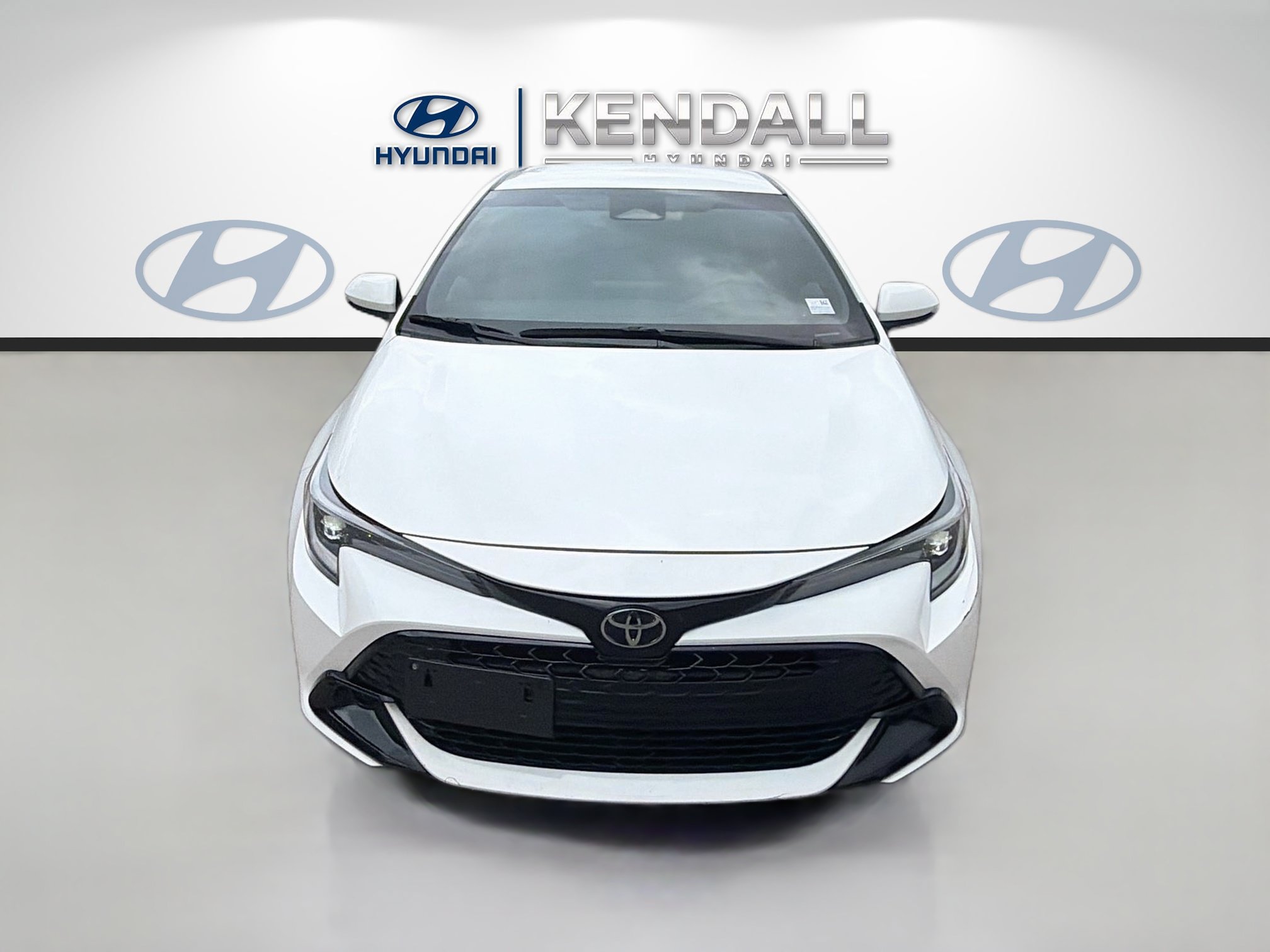 Used 2023 Toyota Corolla SE FWD image 2