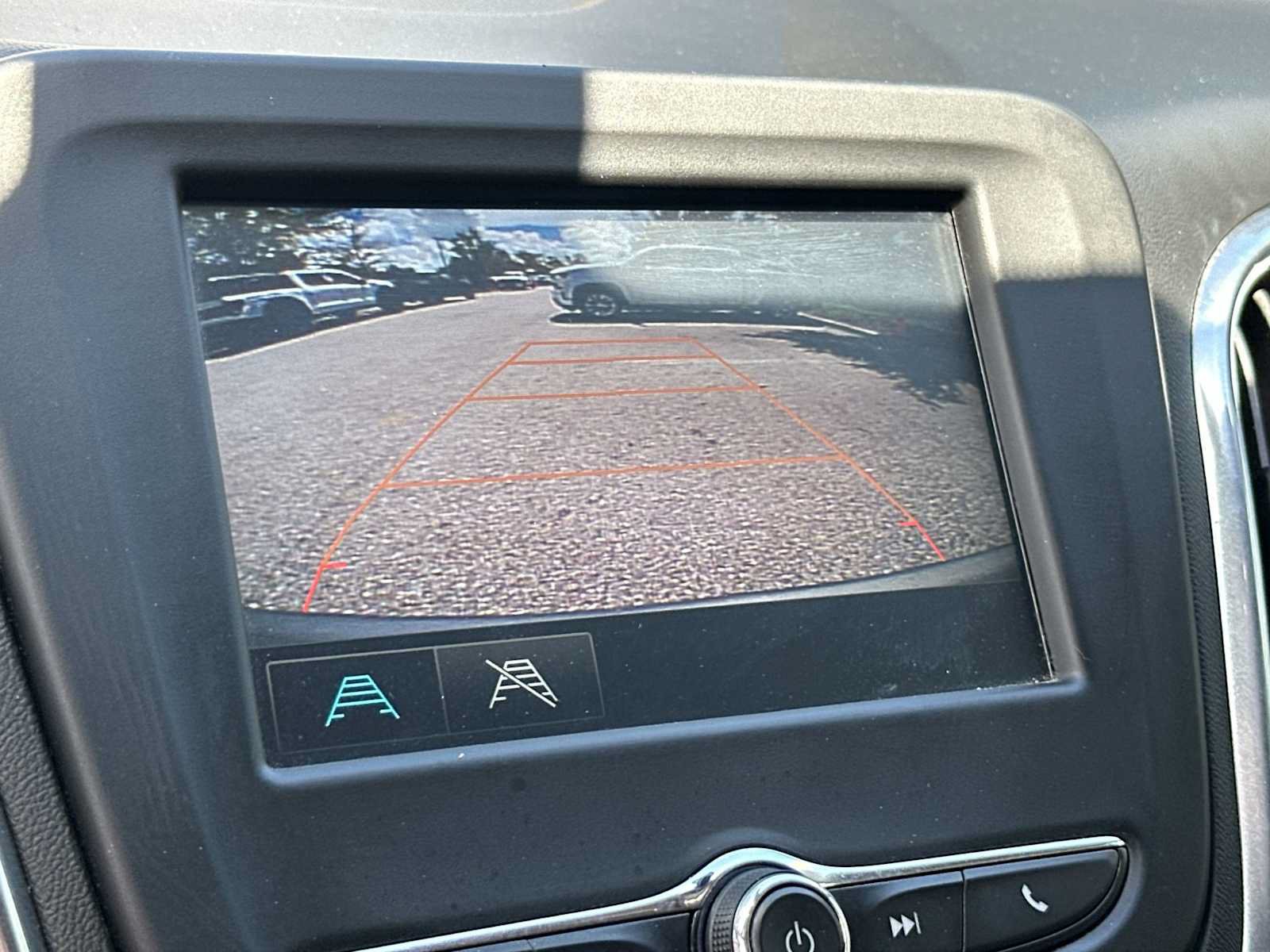 Used 2018 Chevrolet Equinox LT FWD image 22