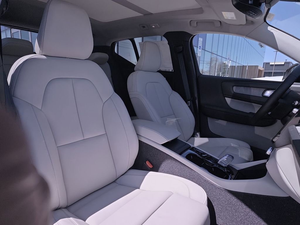 New 2026 Volvo XC40 B5 Plus w/ Protection Package Premier AWD/4WD image 10