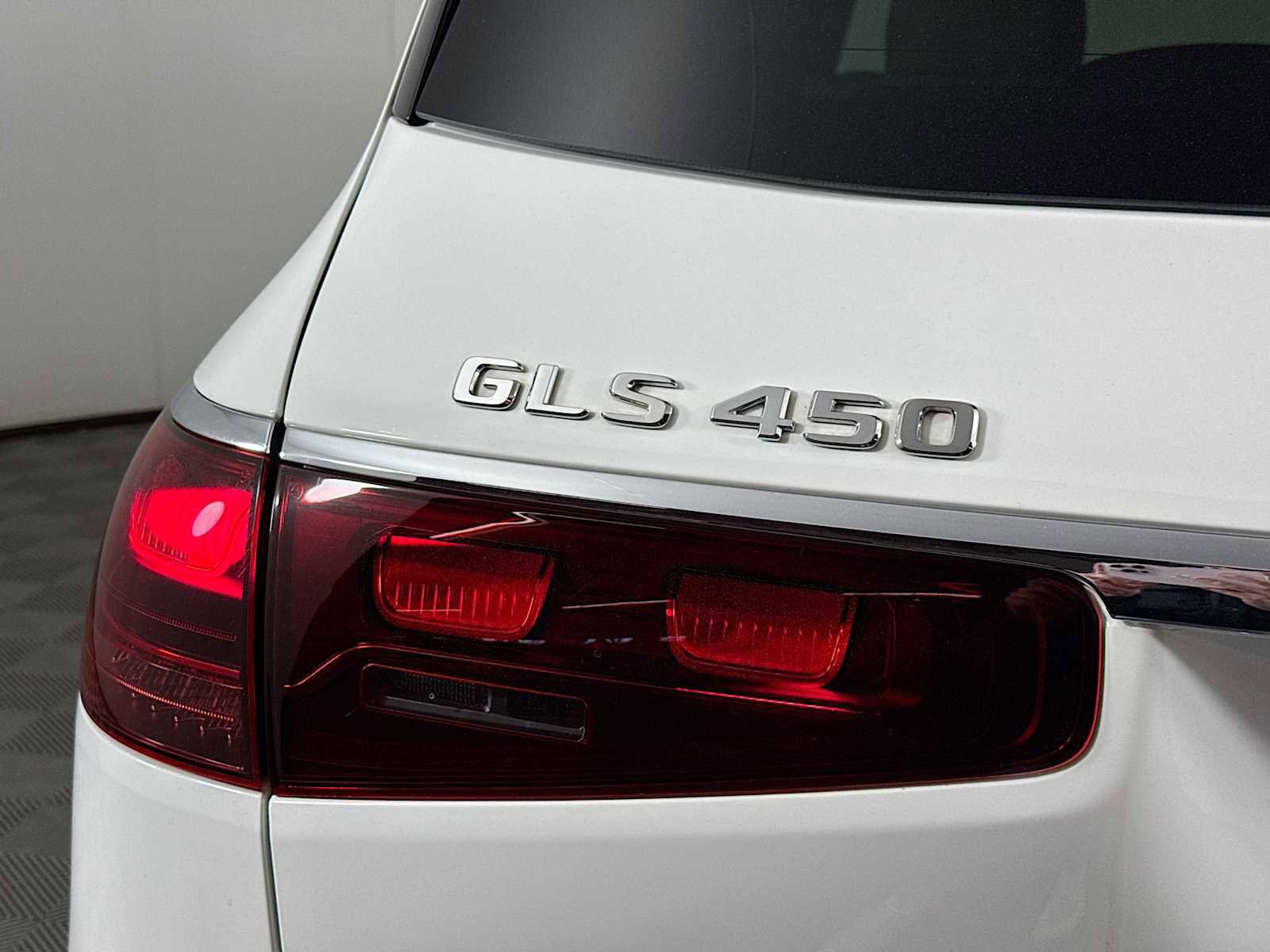 Used 2025 Mercedes-Benz GLS 450 4MATIC image 33