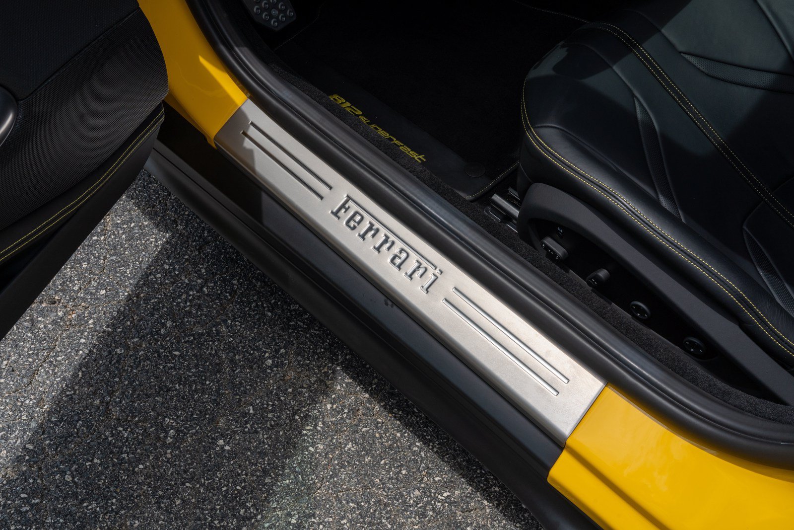 Used 2019 Ferrari 812 Superfast RWD image 29