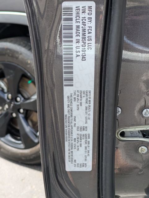 Certified 2023 Jeep Cherokee Altitude Lux w/ Mopar Interior Package image 33