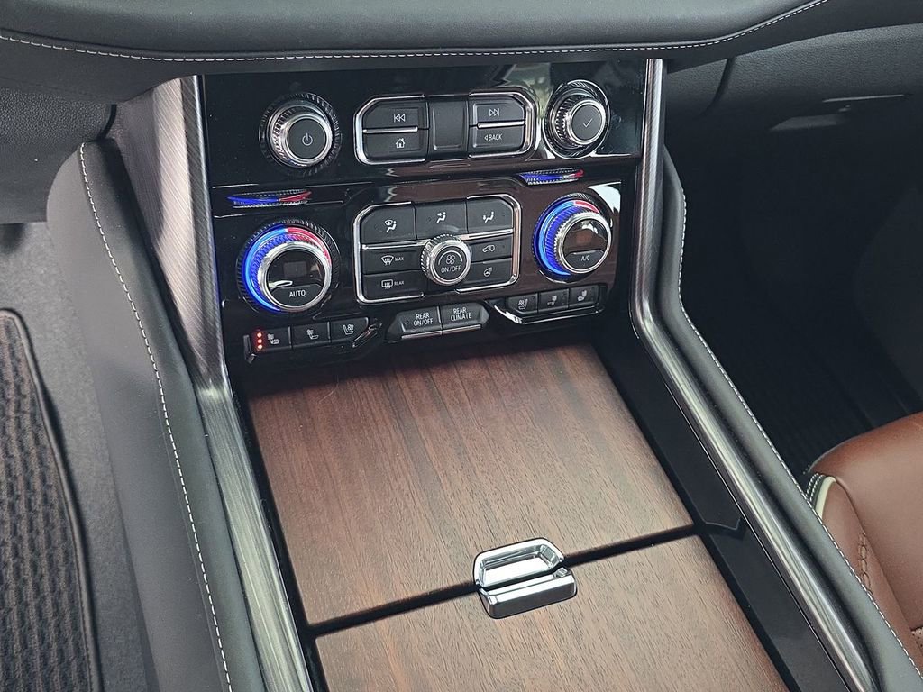 Used 2024 GMC Yukon Denali Ultimate image 11