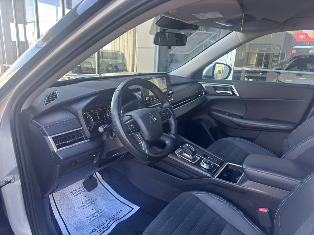 Used 2024 Mitsubishi Outlander SE image 3