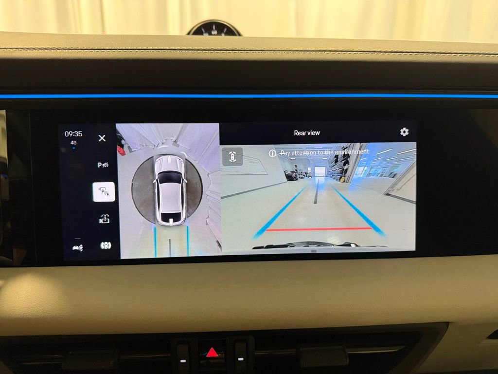 Certified 2025 Porsche Macan Turbo Electric AWD/4WD image 19