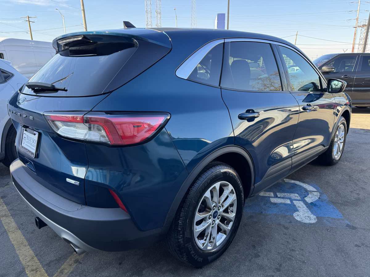 Used 2020 Ford Escape SE image 5