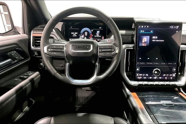 Used 2025 GMC Yukon Denali w/ Sun & Power Step Package image 8