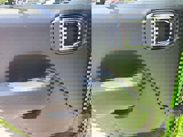 Used 2025 Jeep Wrangler Rubicon image 13