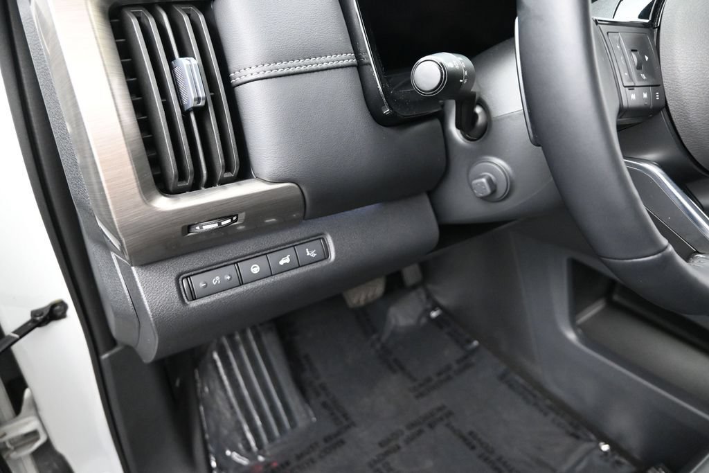 Used 2023 Nissan Pathfinder Platinum AWD/4WD image 16