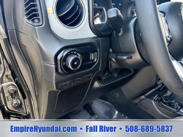 Used 2025 Jeep Wrangler Unlimited Sahara AWD/4WD image 20