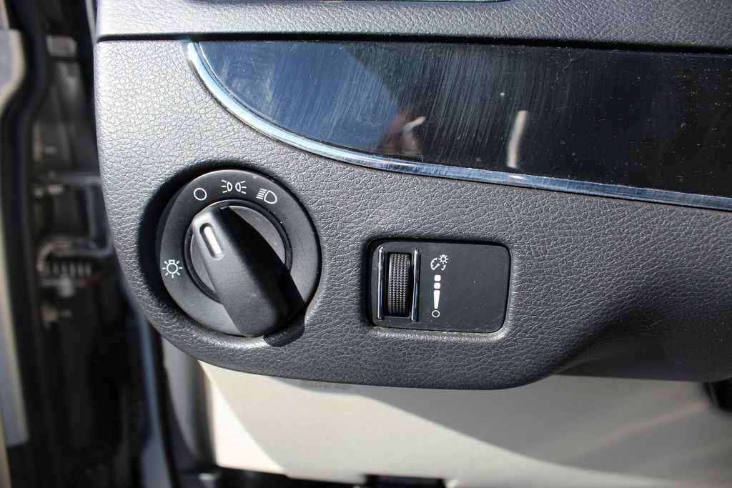 Used 2015 Dodge Grand Caravan SE image 12