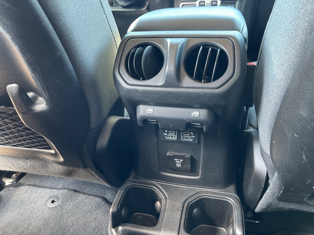 Used 2025 Jeep Wrangler Unlimited Rubicon image 15