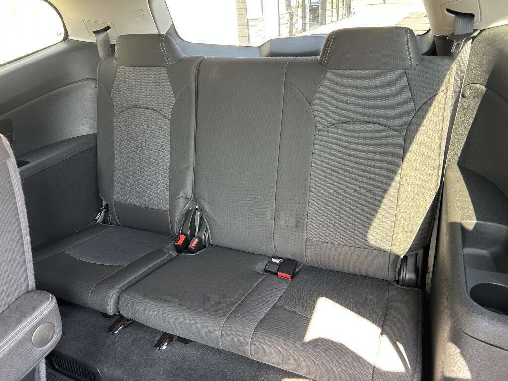 Used 2017 Chevrolet Traverse LT w/ Traveler's Package image 21