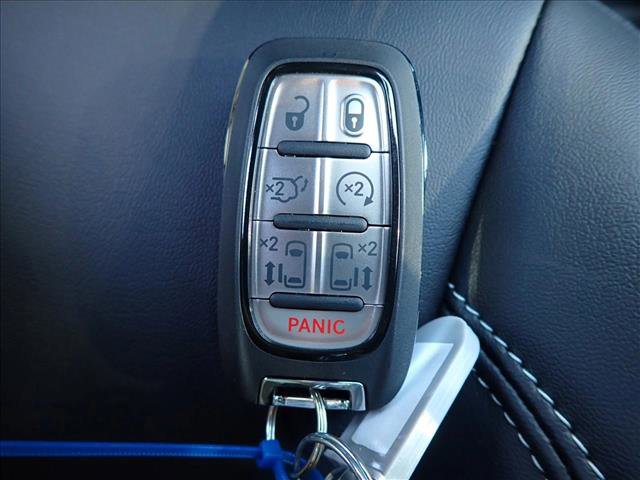 New 2025 Chrysler Pacifica Select FWD image 27