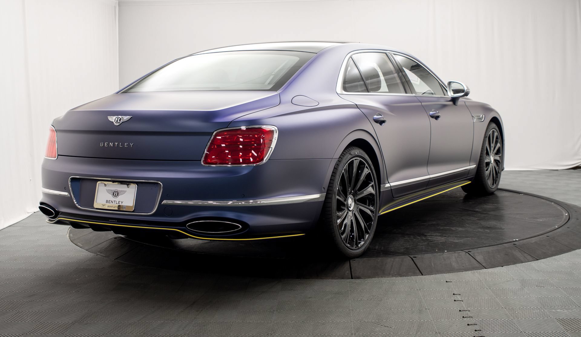 New 2026 Bentley Flying Spur Plug-In Hybrid AWD/4WD image 3