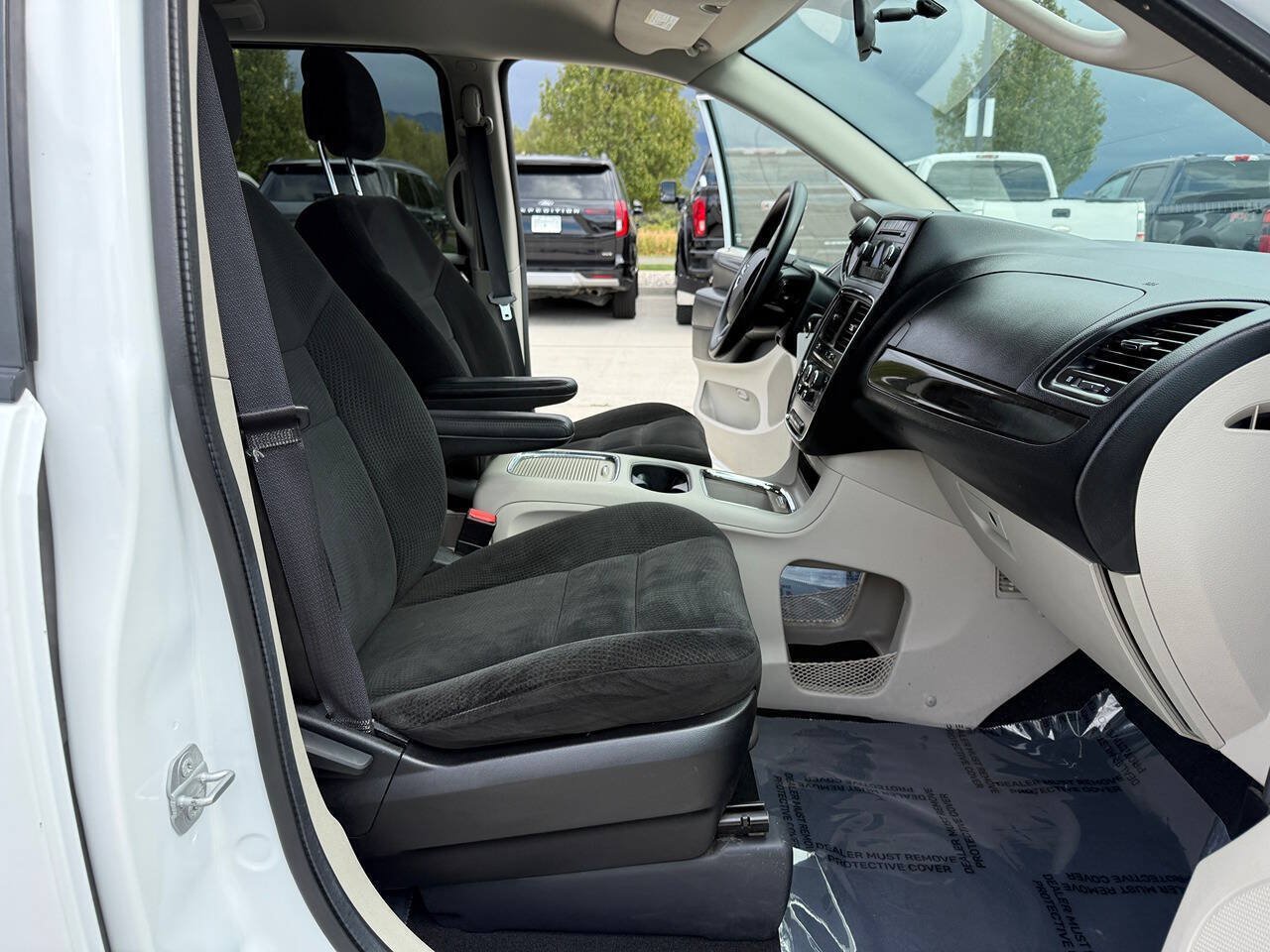 Used 2016 Dodge Grand Caravan SXT FWD image 24